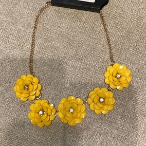 Edge Yellow Floral Necklace